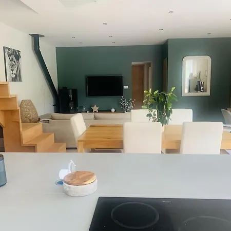 Villa Belle Récente De 120 M2 Avec Piscine *