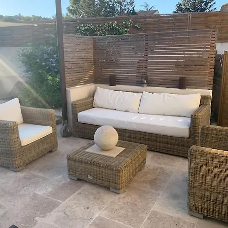 Villa Belle Récente De 120 M2 Avec Piscine *